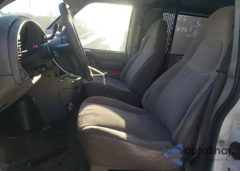 2005 Chevrolet Astro z USA, uszkodzony, nr VIN 1GCDM19X05B119268